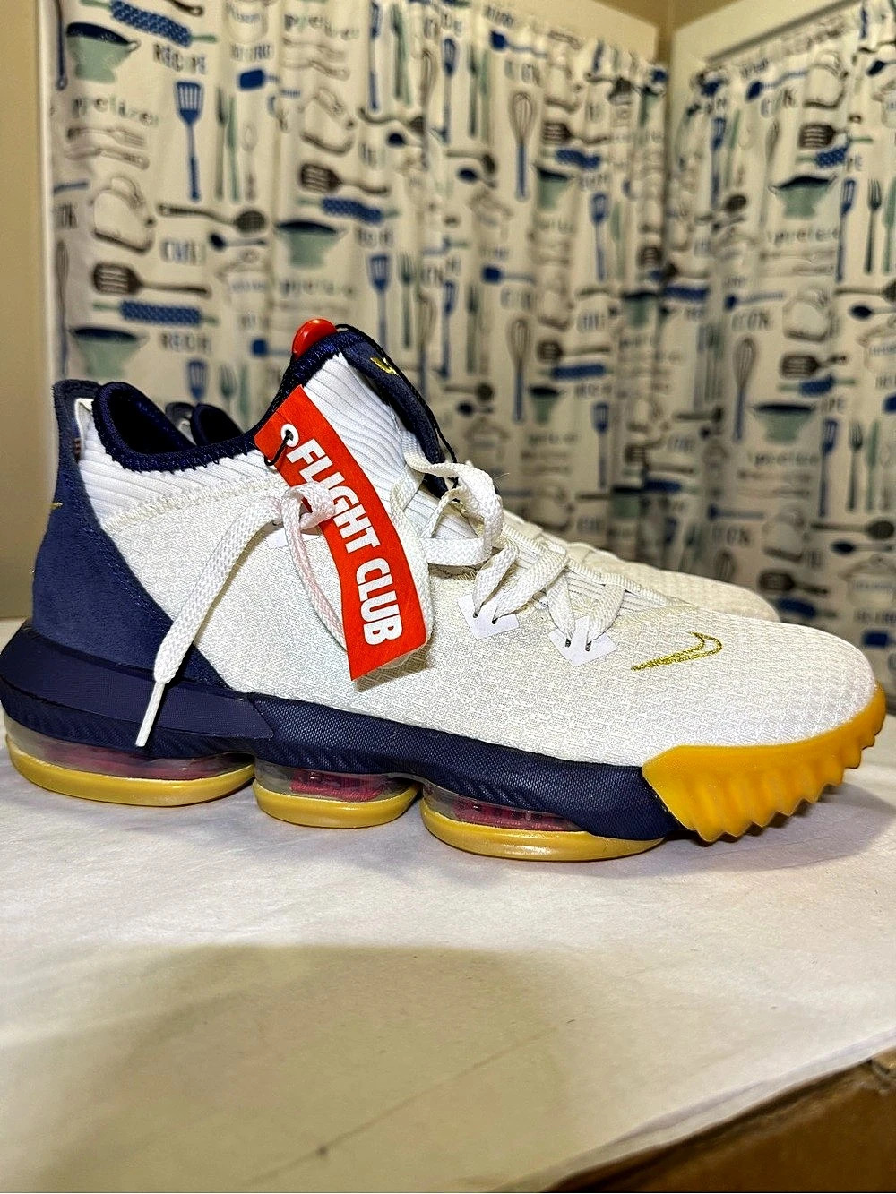 Nike LeBron 16 USA Basketball Shoes White & Blue US 10  New with tags no box